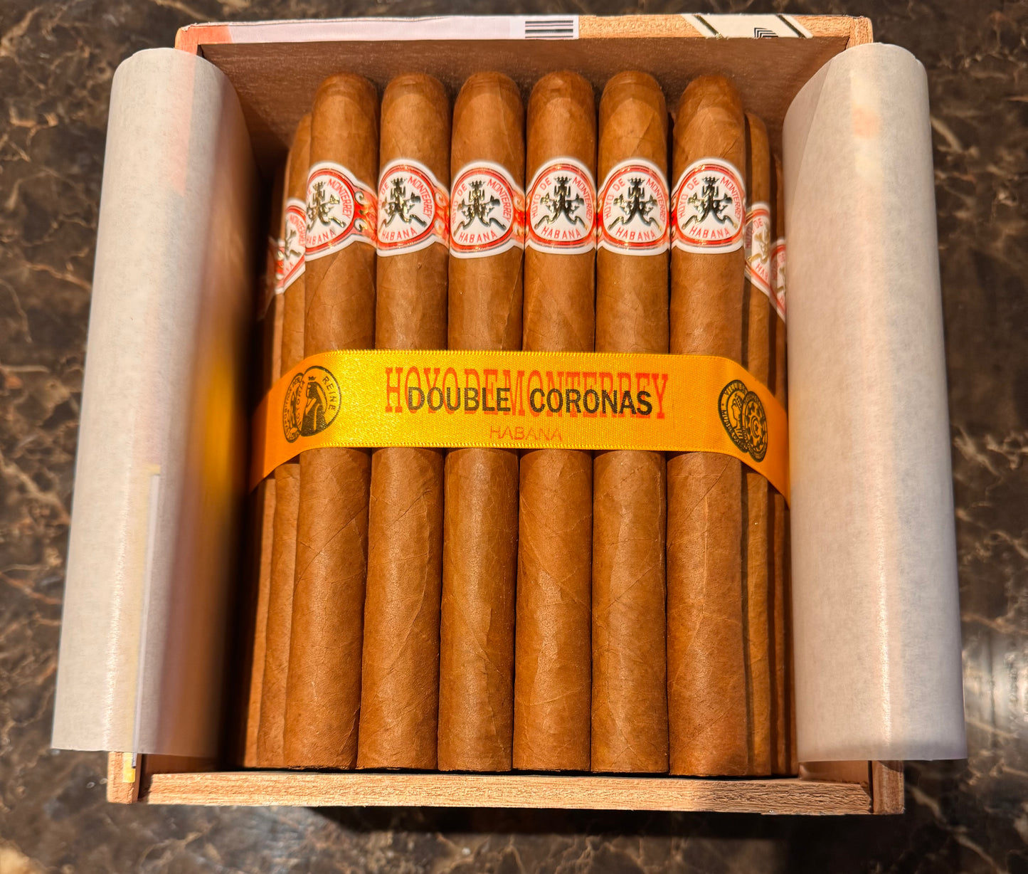 HOYO DE MONTERREY DOUBLES  CORONAS ［ホヨー・ドゥ・モントレー　ダブルコロナス　キャビネット］