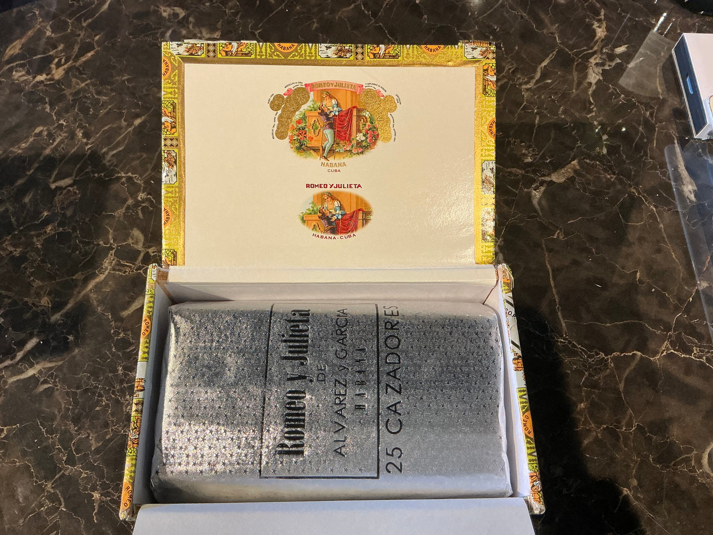 ROMEO Y JULIETA CAZADORES 【ロメオ　y ジュリエッタ　カザドレス】