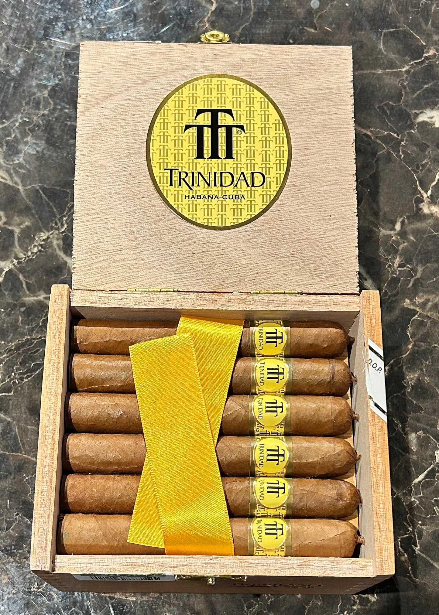 TRINIDAD REYES［トリニダッド　レジェス］